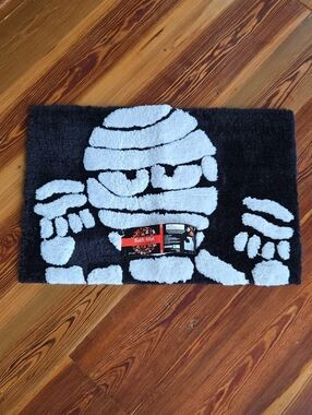 Riviera Black and White Mummy Bath Mat NWT